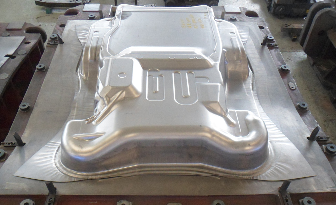 800噸沖床,汽車發動機罩沖壓,發動機側蓋沖壓,發動機護板沖壓